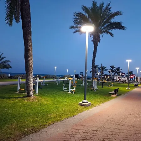 In Courtyard Rezidence Lonq 7 Niqhts * Trikomo