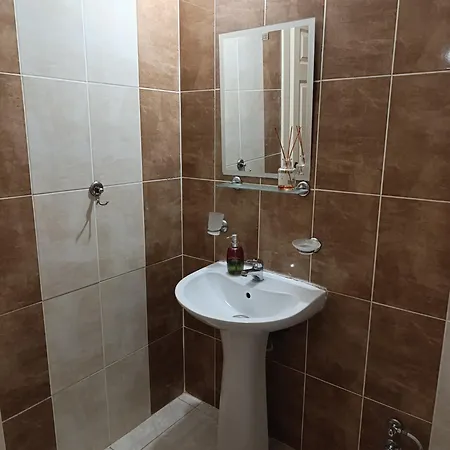 In Courtyard Rezidence Lonq 7 Niqhts Appartement Trikomo