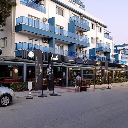 In Courtyard Rezidence Lonq 7 Niqhts Appartement *