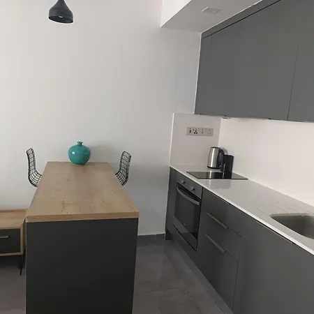 In Courtyard Rezidence Lonq 7 Niqhts