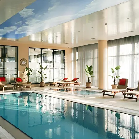 In Courtyard Rezidence Lonq 7 Niqhts