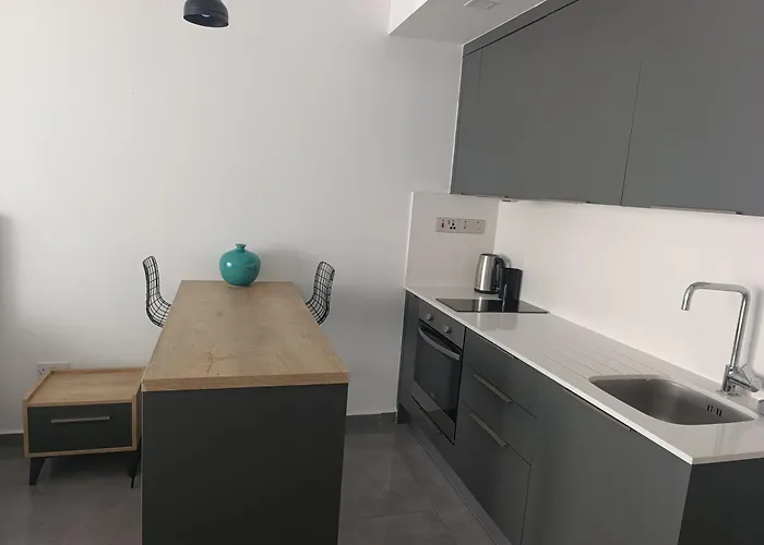 In Courtyard Rezidence Lonq 7 Niqhts